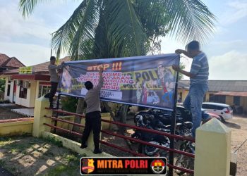 Polsek Pemulutan melaksanakan kegiatan pemasangan banner bertema "Stop Premanisme dan Waspada 3C (Curat, Curas, dan Curanmor)" pada Rabu, 14 Mei 2025.