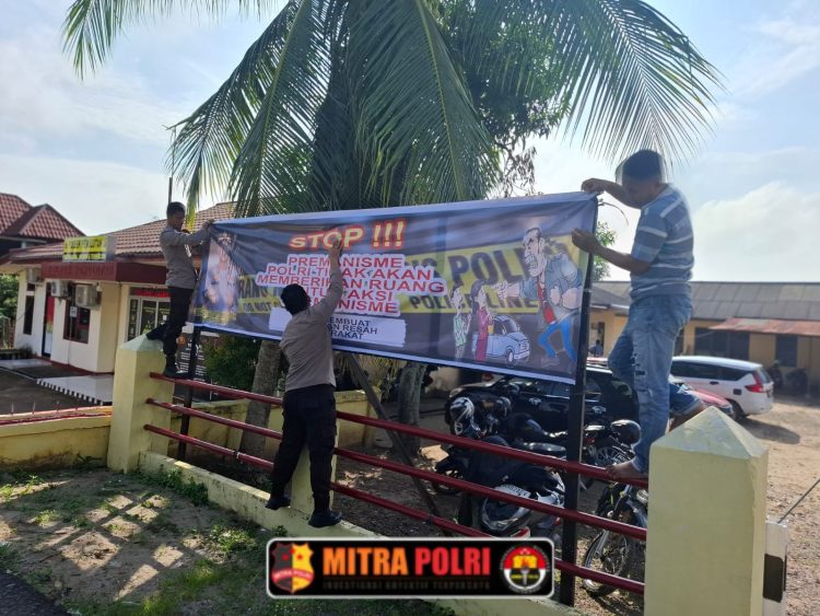 Polsek Pemulutan melaksanakan kegiatan pemasangan banner bertema "Stop Premanisme dan Waspada 3C (Curat, Curas, dan Curanmor)" pada Rabu, 14 Mei 2025.