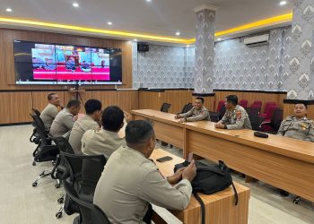 Binroh tersebut digelar bagi agama Kristen dan Islam, yang diikuti oleh para personel pada Aula Rupatama dan Ruang Command Center Mapolresta Palangka Raya, Jalan Tjilik Riwut Km. 3,5, Kota Palangka Raya, Kalimantan Tengah, Kamis (15/5/2025) pagi.