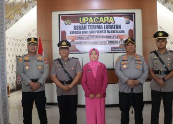Kapolresta Palangka Raya, Kombes Pol. Dedy Supriadi, S.I.K., M.H., memimpin upacara serah terima jabatan (sertijab) Kapolsek Bukit Batu yang berlangsung di Mapolresta Palangka Raya, jum'at (16/5/2025).