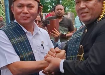 Partuha Maujana Simalungun (PMS) Kota Pematangsiantar menyambut kedatangan Wakil Menteri Hak Asasi Manusia (HAM) Mugiyanto Sipin di wilayah konflik agraria di Kampung Baru, Kelurahan Gurilla, Siantar Sitalasari, Jumat (16/5/2025).