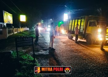 Polsek Tanjung Batu melaksanakan Kegiatan Rutin Yang Ditingkatkan (KRYD) pada malam hari libur, Sabtu (17/5/2025), di Jalan Merdeka, Kelurahan Tanjung Batu, Kecamatan Tanjung Batu, Kabupaten Ogan Ilir.