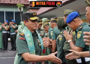Panglima Kodam II/Sriwijaya, Mayjen TNI Ujang Darwis, M.D.A., melaksanakan kunjungan kerja dan berikan pengarahan kepada Personel Polisi Militer Kodam II/Sriwijaya di Jl. Merdeka 22 Ilir, Kec. Bukit Kecil, Kota Palembang, Sumatera Selatan. Kunjungan ini turut didampingi oleh Ketua Persit Kartika Chandra Kirana PD II/Sriwijaya, Ny. Desi Ujang Darwis, (19/05/2025).