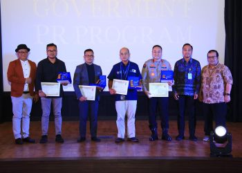 Penghargaan ini diserahkan dalam acara Awarding Day yang digelar di Auditorium Program Pendidikan Vokasi Universitas Indonesia, Kampus UI Depok, Selasa (20/5/2025).
