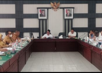 Rapat pansus LKPj di Kantor DPRD Simalungun pada Senin, 19 Mei 2025, pukul 14:30 WIB.