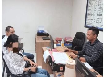 Sat Reskrim Polresta Banyumas mengamankan dua orang wanita berinisial EK (26) warga Kecamatan Kembaran dan SMS (24) warga Kecamatan Purwokerto Utara yang diduga melakukan penganiayaan terhadap korban REJ (46) seorang wanita warga Kecamatan Purwokerto Utara.
