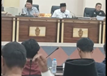 DPRD Kabupaten Wajo Gabungan Komisi Terbatas Komisi II dan Komisi III menggelar Rapat Dengar Pendapat Umum (RDPU) sebagai tindak lanjut atas aspirasi yang disampaikan oleh perwakilan Liga Mahasiswa, pemuda serta tokoh masyarakat.