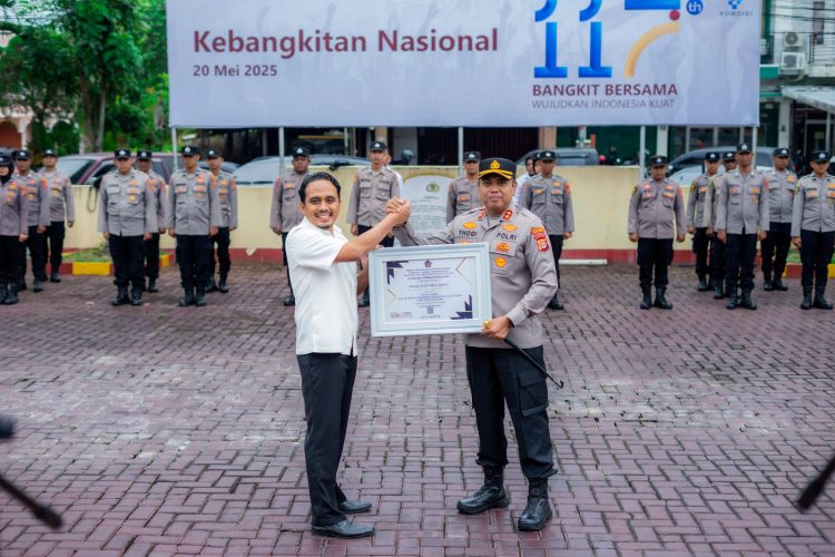 Kapolres AKBP Yhogi Hadisetiawan, S.I.K., M.I.K., menerima secara langsung penghargaan dari Kantor Pelayanan Perbendaharaan Negara (KPPN) Meulaboh atas capaian nilai sempurna (100) dalam Indikator Kinerja Pelaksanaan Anggaran (IKPA) Semester II Tahun Anggaran 2024.
