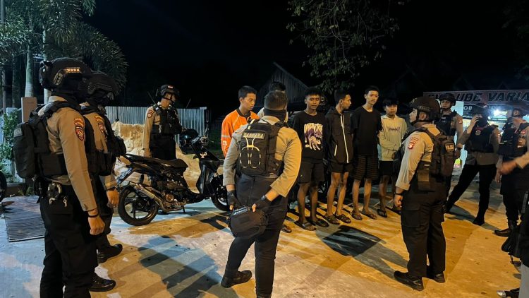 Unit Patroli Perintis Reaksi Cepat (PPRC) Ditsamapta Polda Kalimantan Tengah (Kalteng) merespon cepat laporan masyarakat tentang adanya tawuran antar warga di Jl. Soekarno, Kota Palangka Raya, Minggu (25/5/2025) malam.