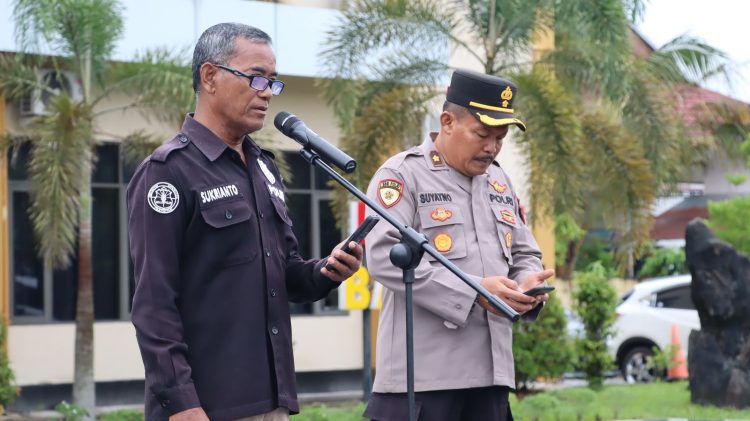 Kepolisian Resor Kota Palangka Raya melalui Seksi Humas menggelar kegiatan sosialisasi penginstalan Aplikasi Portal Humas Presisi kepada seluruh personel. Kegiatan tersebut dilaksanakan di halaman Mapolresta Palangka Raya pada Selasa pagi (27/5/2025).