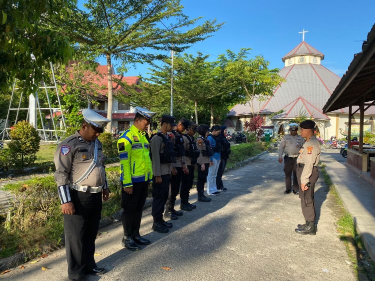Kepolisian Resor Kota Palangka Raya melaksanakan pengamanan kegiatan ibadah peringatan Kenaikan Isa Almasih Tahun 2025 yang berlangsung di Gereja Katedral Santa Maria, Jalan Tjilik Riwut Km.01, Kota Palangka Raya, Kamis (29/5/2025).