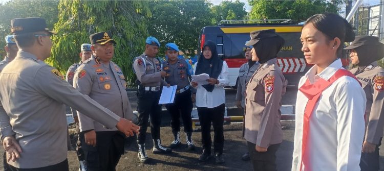 Sejumlah amanat disampaikan oleh Kapolresta Palangka Raya, Polda Kalteng, Kombes Pol. Dedy Supriadi, S.I.K., M.H. saat memimpin Apel Jam Pimpinan yang dilaksanakan oleh kesatuannya, Senin (19/5/2025) mulai pukul 07.00 WIB.