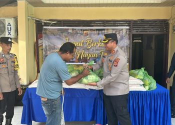 Kegiatan dipimpin langsung oleh Kapolres Nagan Raya, AKBP Benny Bathara, S.i.k., didampingi para pejabat utama dan personel Polres, kegiatan Jum’at Berkah kali ini dilaksanakan dengan membagikan paket makanan dan sembako kepada warga yang membutuhkan, termasuk warga kurang mampu, anak yatim, kaum dhuafa, dan lansia di sekitar wilayah hukum Polres Nagan Raya.