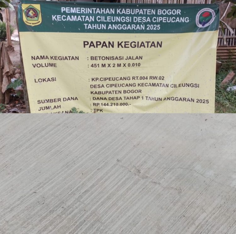 Hasil akhir betonisasi jalan desa Kp. Cipeucang mengalami retak-retak.(Foto. Dok: RH/Mitrapolri.com)