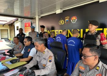 Polres Purbalingga berhasil mengungkap dua kasus tindak pidana dalam waktu hampir berdekatan. Hal itu terlihat saat digelar konferensi pers di Mapolres Purbalingga, Kamis (15/5/2025) siang.