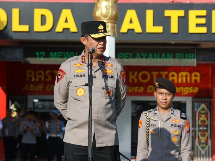 Kepala Kepolisian Daerah Kalimantan Tengah (Kapolda Kalteng), Irjen Pol Iwan Kurniawan, memimpin langsung apel pagi yang diikuti seluruh personel di Lapangan Barigas, Mapolda Kalteng, Senin (19/5/2025).