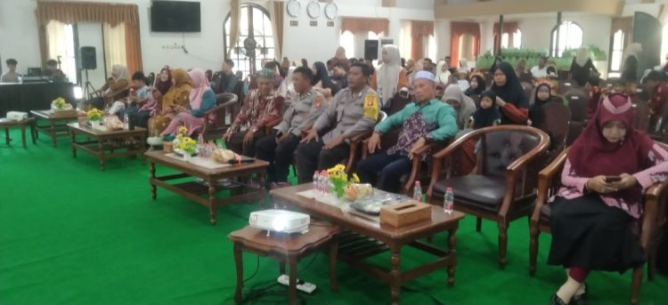 Kepolisian Resor Kota (Polresta) Palangka Raya, Polda Kalteng melalui Polsek Pahandut menghadiri acara pentas seni dan pelepasan peserta didik Taman Asuh Anak Muslim (TAAM) dan Raudhatul Atfal (RA) Hidayatul Insan.