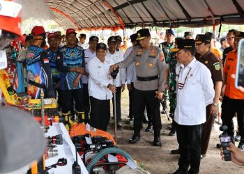 Apel dipimpin langsung Gubernur Kalteng H. Agustiar Sabran serta turut dihadiri Wakil Gubernur, dan sejumlah Forkopimda Kalteng lainnya, serta turut diikuti para personel gabungan dari instansi terkait yang terlibat dalam operasi Karhutla tahun 2025.