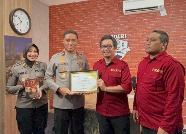 Wakapolda Kalimantan Tengah (Kalteng) Brigjen Pol Dr. Rakhmad Setyadi, menyempatkan untuk menyambangi Polri TV.