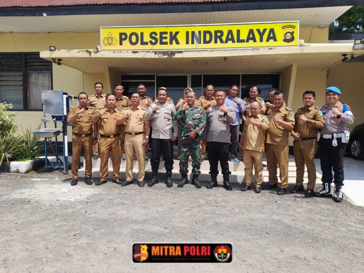 Polsek Indralaya menggelar rapat koordinasi penanggulangan Karhutla pada Selasa (6/5/2025) pagi. Kegiatan berlangsung di Aula Polsek Indralaya dan dimulai pukul 09.00 WIB.
