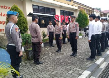 Kegiatan ini dipimpin oleh Kanit III SPKT, Aipda Kodrat Sumaksono, mewakili Kapolresta Palangka Raya, Kombes Pol. Dedy Supriadi, S.I.K., M.H. Apel tersebut dihadiri oleh personel dari berbagai Satuan Fungsi (Satfung) yang terlibat dalam tugas piket.