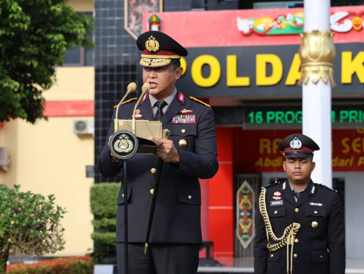 Kepala Kepolisian Daerah Kalimantan Tengah Irjen Pol Iwan Kurniawan, memimpin langsung upacara peringatan hari lahir Pancasila ke-80 tahun 2025, bertempat di Lapangan Barigas, Mapolda setempat, Senin (2/6/25) pagi.