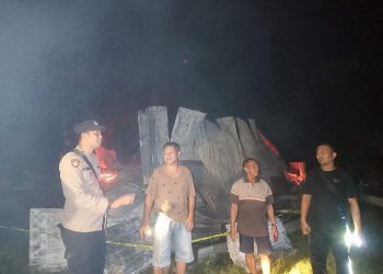 Kebakaran hebat melanda sebuah bangunan sarang walet milik warga di Gg. Merikit, RT. 01, Kelurahan Mungku Baru, Kecamatan Rakumpit, Kota Palangka Raya, pada Senin (2/6/2025) sekitar pukul 18.00 WIB.