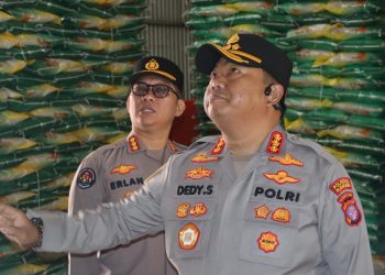 Kapolresta Palangka Raya Kombes Pol. Dedy Supriadi, S.I.K., M.H., melakukan peninjauan langsung ke Pasar Besar dan Gudang Bulog, Selasa (3/6/2025).