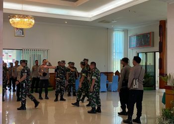 jajaran Polresta Palangka Raya melaksanakan kegiatan monitoring dan pengamanan terhadap kepulangan Wakil Kepala Staf Angkatan Darat (Wakasad) di Bandara Tjilik Riwut, Rabu (4/6/2025).