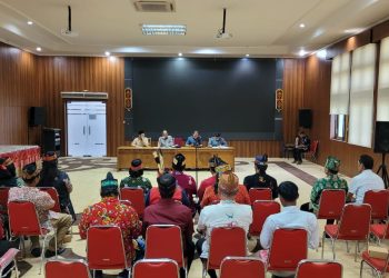 Polresta Palangka Raya melaksanakan pengamanan dalam rangka mengawal jalannya audiensi antara Aliansi Masyarakat Dayak Bersatu Kalimantan Tengah (AMDBKT) dengan Ormas GRIB Jaya yang berlangsung di Kantor DPRD Provinsi Kalimantan Tengah.