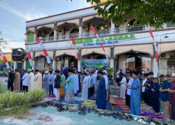 pengamanan pelaksanaan Sholat Idul Adha di Masjid Al-Azhar, Jalan Raya Galaxi No. 1A, Kota Palangka Raya, Jumat (6/6/2025).