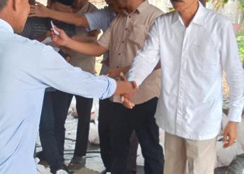 DPD Gerindra Aceh melakukan penyembelihan hewan qurban. Penyembelihan hewan kurban sapi sebanyak 2 ekor tersebut dilakukan pada Minggu 8 Juni di kantor DPD Gerindra Aceh.