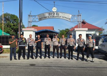 Personel Polresta Palangka Raya melaksanakan pengamanan kegiatan Fun Walk dalam rangka memperingati Hari Ulang Tahun Ikatan Bidan Indonesia (IBI) ke-74 Tahun 2025, yang berlangsung di Jalan Wahidin Sudirohusodo, Kota Palangka Raya, Minggu (8/6/2025).