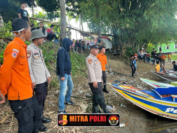 Polsek Indralaya melaksanakan pengamanan kegiatan wisata air speed boat yang berlangsung di sepanjang aliran sungai wilayah Kecamatan Indralaya dan Indralaya Selatan, Kabupaten Ogan Ilir, pada Senin (9/6) sore, bertepatan dengan perayaan Hari Raya Idul Adha 1446 H.