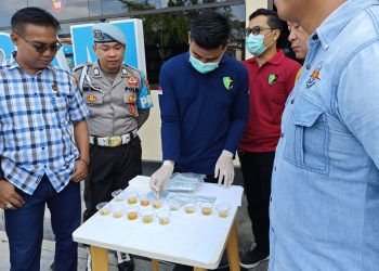 Seksi Propam Polresta Palangka Raya menggelar tes urine mendadak terhadap seluruh personel Satuan Reserse Narkoba, Selasa (10/6/2025).