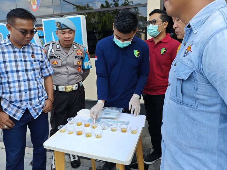 Seksi Propam Polresta Palangka Raya menggelar tes urine mendadak terhadap seluruh personel Satuan Reserse Narkoba, Selasa (10/6/2025).