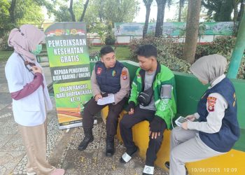 Rumah Sakit (Rumkit) Bhayangkara Tingkat III Palangka Raya Polda Kalteng melaksanakan kegiatan bakti kesehatan berupa pemeriksaan kesehatan gratis yang ditujukan bagi para pengemudi ojek daring atau online, Selasa (10/6/2025) siang.