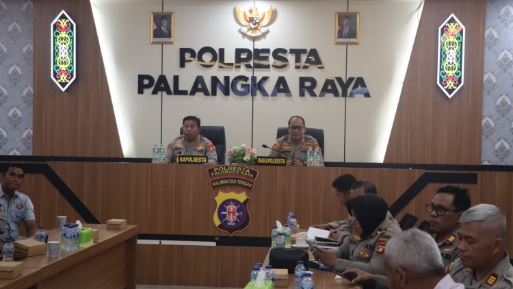 Kepolisian Resor Kota (Polresta) Palangka Raya turut menghadiri video conference (vicon) yang digelar oleh Polda Kalteng kepada seluruh jajaran kewilayahannya, Selasa (10/6/2025) pagi.