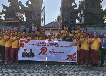 Polresta Palangka Raya menggelar kegiatan bakti sosial (baksos) di Pura Penataran Agung Dalem Prajapati, Jalan Tjilik Riwut Km. 2, Jum’at (12/6/2025).