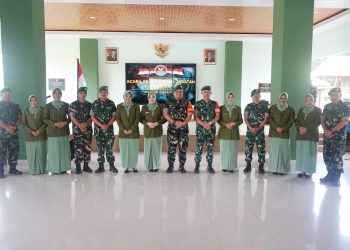 Komandan Kodim (Dandim) 0402/OKI Letkol Inf Yontri Bhakti,S.H.,M.H memimpin langsung acara Serah Terima Jabatan (Sertijab) Perwira Pertama bertempat di Aula Makodim 0402/OKI Jl. Letnan Darna Jambi Kelurahan Paku Kota Kayuagung Kabupaten Ogan Komering Ilir, Jumat (13/06/2025).