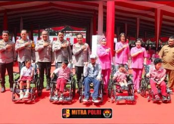 Kapolda Sumatera Selatan, Irjen Pol. Drs.Andi Rian R. Djajadi, S.I.K.,M.H.,mengikuti secara virtual puncak acara Bakti Kesehatan dalam rangka Hari Bhayangkara ke-79 dan Hari Kesatuan Gerak Bhayangkari (HKGB) ke-73 Tahun 2025, yang dipimpin langsung oleh Kapolri Jenderal Polisi Drs. Listyo Sigit Prabowo, M.Si., pada Senin (16/6/2025).