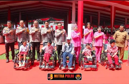 Kapolda Sumatera Selatan, Irjen Pol. Drs.Andi Rian R. Djajadi, S.I.K.,M.H.,mengikuti secara virtual puncak acara Bakti Kesehatan dalam rangka Hari Bhayangkara ke-79 dan Hari Kesatuan Gerak Bhayangkari (HKGB) ke-73 Tahun 2025, yang dipimpin langsung oleh Kapolri Jenderal Polisi Drs. Listyo Sigit Prabowo, M.Si., pada Senin (16/6/2025).