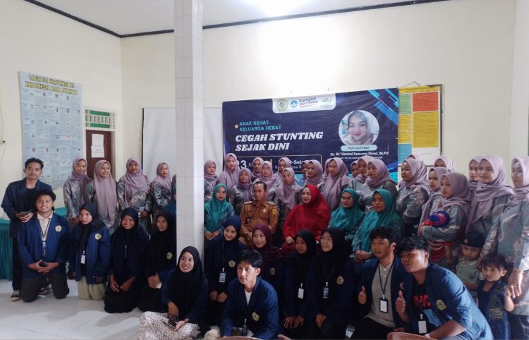 Usai Penyampaian Materi Sesi Foto bersama Narasumber,Kepala Desa,Ibu-ibu Peserta dan Juga Para Mahasiswa IAI-Al-Aqidah Al- Hasyimiyyah. (Foto. Dok: RH/Mitrapolri.Com)