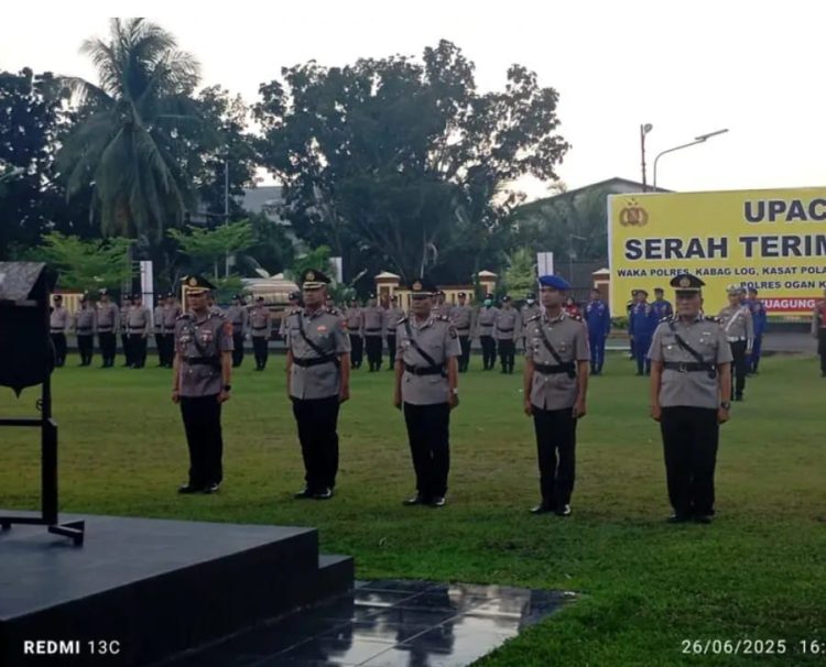 Kepolisian Resor Ogan Komering Ilir (Polres OKI) melaksanakan Serah Terima Jabatan (Sertijab) sejumlah pejabat utama dan Kapolsek di halaman Mapolres OKI dan di pimpin Langsung oleh Kapolres OKI AKBP Eko Rubianto,SH,S,I,K, M,H, dan Seluruh personil polres OKI Kamis, (26/6/2025) pukul 16,00 WIB Juni 2025, pukul 16.00 WIB.