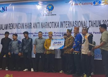 Jajaran Satresnarkoba Polresta Palangka Raya menghadiri kegiatan Malam Renungan yang digelar di Aula Balai Guru dan Tenaga Kependidikan (BGTK) Provinsi Kalimantan Tengah, Jalan Tjilik Riwut Km 5,5, Kelurahan Bukit Tunggal, Kecamatan Jekan Raya, Kamis malam (26/6/2025).