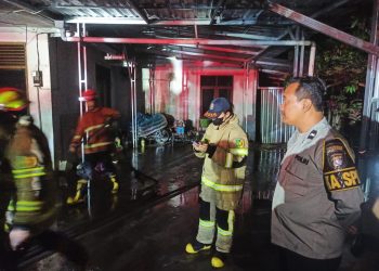 api menghanguskan sebagian dapur dari sebuah rumah warga yang terletak di Jalan Cendrawasih No. 11, Kelurahan Palangka, Kecamatan Jekan Raya, pada Minggu malam (29/6/2025) sekitar pukul 22.30 WIB.