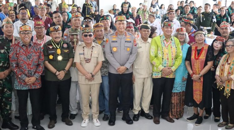 Kapolda Kalteng, Irjen Pol Iwan Kurniawan, menghadiri Peringatan Hari Ulang Tahun (HUT) ke-15 sekaligus Rapat Pimpinan Daerah (Rapimda) Gerakan Dayak (Gerdayak) Indonesia Provinsi Kalimantan Tengah Tahun 2025.