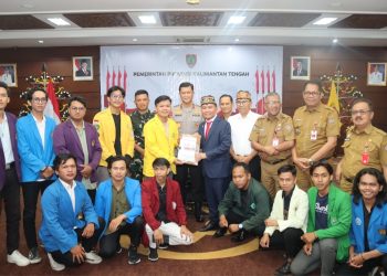 Kapolda Kalimantan Tengah (Kalteng), Irjen Pol Iwan Kurniawan, mendampingi Gubernur H. Agustiar Sabran melakukan audiensi bersama Badan Eksekutif Mahasiswa (BEM) Seluruh Indonesia wilayah Kalteng. Senin (2/6/2025).