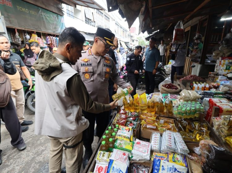 Satgas Pangan Polda Kalteng menggelar pemantauan harga dan ketersediaan bahan pokok di Pasar Tradisional di Kota Palangka Raya, salah satunya di Komplek Pasar Besar, Selasa (3/6/2025)