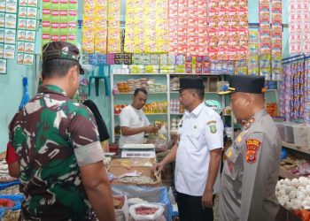 Pj Wali Kota Sabang Andri Nourman melakukan inspeksi mendadak (Sidak) ke pasar induk Kota Sabang. Dipastikan harga kebutuhan pokok stabil dan stok terjaga. Peninjauan tersebut turut hadir Kapolres Sabang AKBP Sukoco, Dandim 0112/Sabang Letkol Kav Edi Purwanto, kepala BPS dan plt.ka.Dinas Perindagkop dan UKM Kota Sabang Fakhri Kamal beserta jajaran.